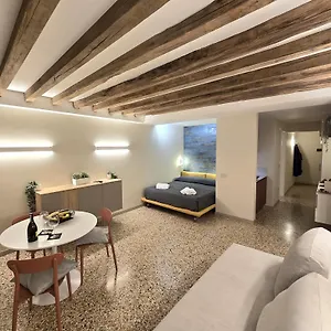 Cozy With Canal View Apartamento Venecia